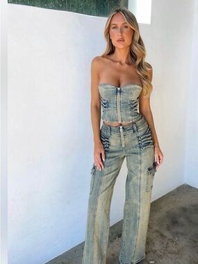 High-Waist Flare Wide-Leg Denim Jeans in Washed Blue